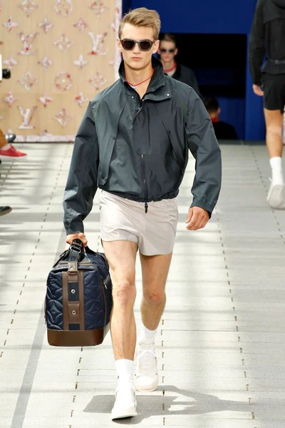 Look 13